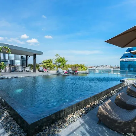 De Botan Srinakarin Hotel & Residence