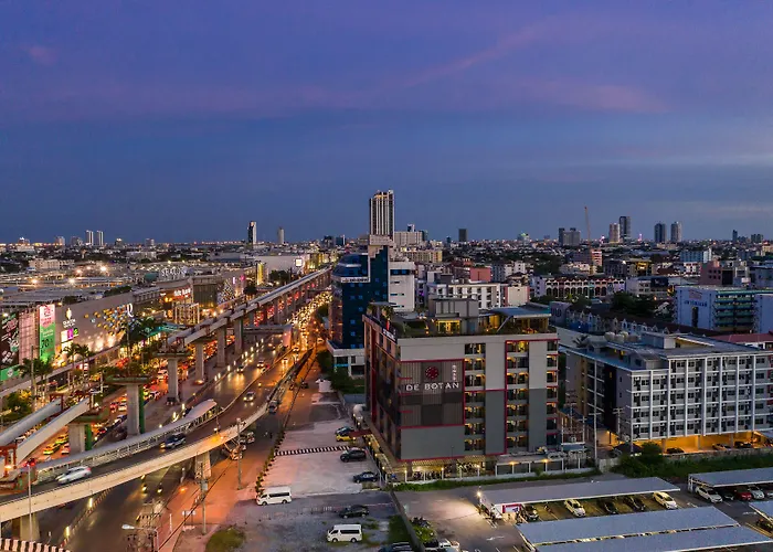 De Botan Srinakarin & Hotel Bangkok